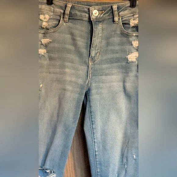 American  Eagle Outfitters High Rise Crop Light Blue Distressed Jeans - Picture 5 of 15